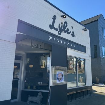 Lyle's Pizzeria - Pizza Near Me - Omaha, Nebraska