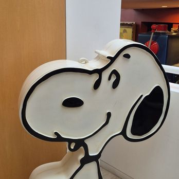 Mr Brainwash Art Museum - Snoopy - Art Museums Near Me - Beverly Hills, California Mr Brainwash Art Museum - Snoopy - Art Museums Near Me - Beverly Hills, California