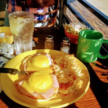 Blackbird Café - Eggs Benedict...oh so delish on this wonderful Wednesday morning - Cafes Near Me - Long Beach, California
