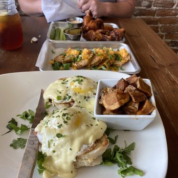 The Southern Table - Southern Benedict, fried tomatoes and smoked wings - Southern Near Me - Athens, Alabama The Southern Table - Southern Benedict, fried tomatoes and smoked wings - Southern Near Me - Athens, Alabama