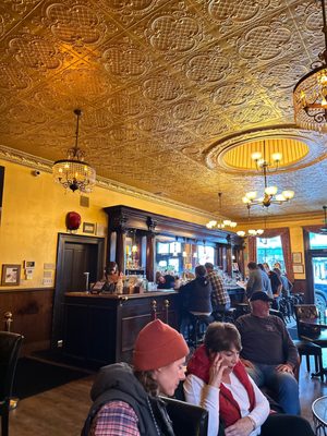 Golden Era Cocktail Bar and Lounge by null