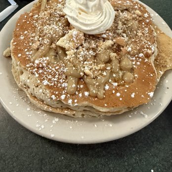 Metro Diner - Banana Pudding Pancakes - American Near Me - Fredericksburg, Virginia