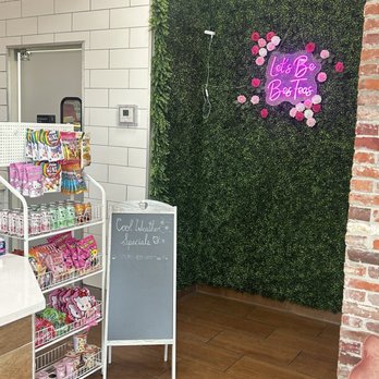 BesTeas Sip & Bite - Cute decor! - Bubble Tea Near Me - Baton Rouge, Louisiana