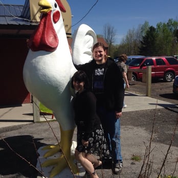 Flo's Diner - Diners Near Me - Canastota, New York