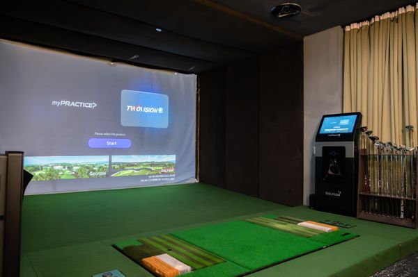 J Bar & Golf Lounge by null