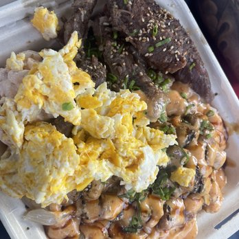 Da Bald Guy - Combo Braised Boneless Kalbi Beef & Pan Fried Poke - Food Trucks Near Me - Kahuku, Hawaii