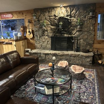 Timber Ridge Lodge - Lobby Area - Hotels Near Me - Ouray, Colorado
