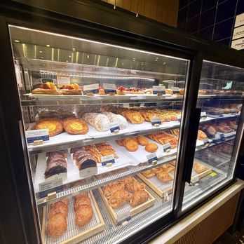 Paris Baguette - Display case - Bakeries Near Me - Frederick, Maryland