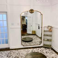 The Couture Closet - Fitting room / bridal viewing area