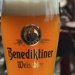 Königsbacher Biergarten am Deutschen Eck - ... Stimmbänder kühlen ...