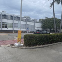 Trulieve Miami Beach Dispensary - Outside from across the street