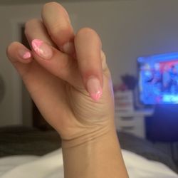 Deluxe Nails - This finger is crooked