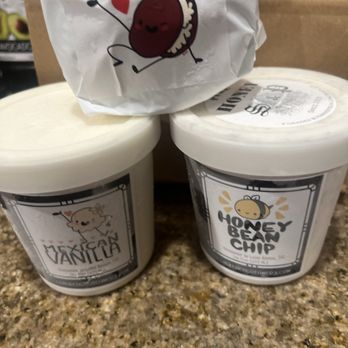 Long Beach Creamery - Whoopie pie, Mexican vanilla and Honey Bean Chip. - Ice Cream & Frozen Yogurt Near Me - Long Beach, California Long Beach Creamery - Whoopie pie, Mexican vanilla and Honey Bean Chip. - Ice Cream & Frozen Yogurt Near Me - Long Beach, California