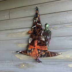 CML Designs - Halloween wreath. Spooky skeleton