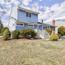 Cheryl Schuck-RE/MAX Neighborhood Properties - Lake Parsippany 4 Bedroom Cape 2 minute walk to the lake