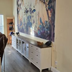 Simple Mover - A long shot of the credenza