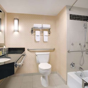 Hilton Chicago O'Hare Airport - Guest room bath - Hotels Near Me - Chicago, Illinois