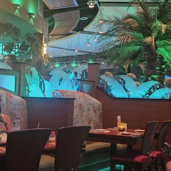 Watermark Grille - Seating area - Steakhouses Near Me - Naples, Florida Watermark Grille - Seating area - Steakhouses Near Me - Naples, Florida