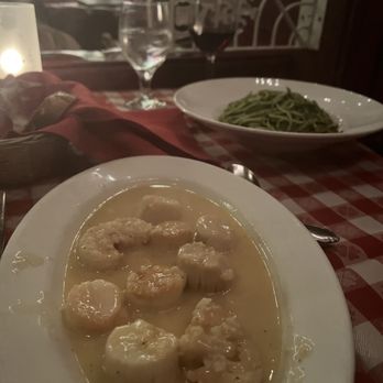 Dan Tana's - Scallops and pesto - Italian Near Me - West Hollywood, California