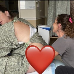 Doula Sisters - Amy applying pressure to my hips during contractions