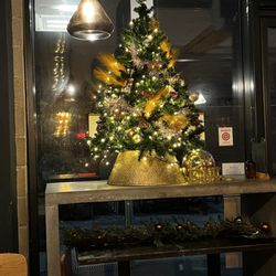 Elnecot - More Christmas decorations