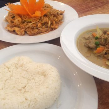 Thai Silk Restaurant - Chicken pad Thai and a romantic Thai yellow beef curry. Seriously rice in a shape of a heart is cute like a baby riding a puppy. - Thai Near Me - Orlando, Florida Thai Silk Restaurant - Chicken pad Thai and a romantic Thai yellow beef curry. Seriously rice in a shape of a heart is cute like a baby riding a puppy. - Thai Near Me - Orlando, Florida