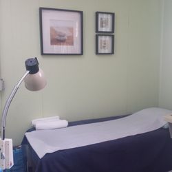 CHOSUN Oriental Acupuncture Clinic - Treating room in the office