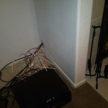 TV-Installer - This is where the cables come out on the side wall - TV Mounting Near Me TV-Installer - This is where the cables come out on the side wall - TV Mounting Near Me