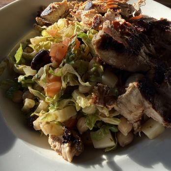 Nonna - Salad with garbanzo beans and black olives topped with grilled chicken. - Pizza Near Me - San Diego, California Nonna - Salad with garbanzo beans and black olives topped with grilled chicken. - Pizza Near Me - San Diego, California