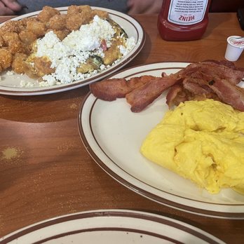 Le Roy's Restaurant - Greek styLe Omelette with crunchy tater tots, - Diners Near Me - Monrovia, California