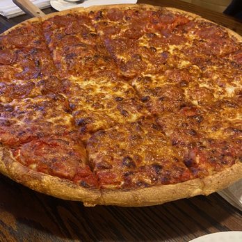 Vermont Inn Pizza - Family size pizza, half cheese, half pepperoni. Somewhat over cooked. - Pizza Near Me - Brattleboro, Vermont Vermont Inn Pizza - Family size pizza, half cheese, half pepperoni. Somewhat over cooked. - Pizza Near Me - Brattleboro, Vermont