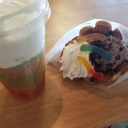 Cheese Tea with black tea / Bubble waffle with chocolate ice cream, oreos, and gummy worms