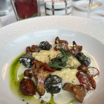 Charleston - Wild Burgundy Snails - New American Near Me - Baltimore, Maryland