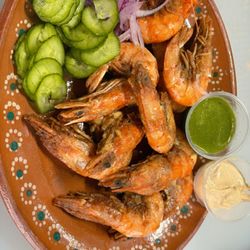 Mariscos Los Corchos - Camarones Cucaracha