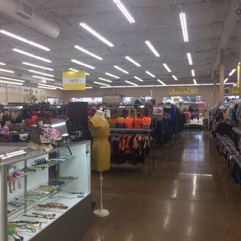 Thrift Giant - Roomy aisles and lots of clothes - Thrift Stores Near Me - Dallas, Texas Thrift Giant - Roomy aisles and lots of clothes - Thrift Stores Near Me - Dallas, Texas