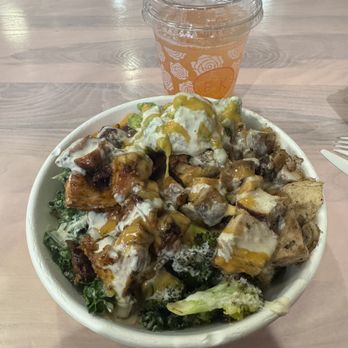 Fresh Kitchen Miami Midtown - Chicken Bowl - New American Near Me - Miami, Florida Fresh Kitchen Miami Midtown - Chicken Bowl - New American Near Me - Miami, Florida