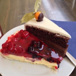 Anděl Café & Bar - Andělský dort + ovocný dort se žloutkovým krémem :-)