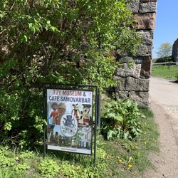 Suomenlinnan Lelumuseo - The signboard