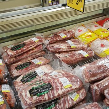 Tom Thumb - meat on display in a grocery store - Grocery Near Me - Duncanville, Texas