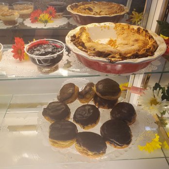 Anchor Smokehouse - Dessert case with burnt pie. - Barbeque Near Me - Meadview, Arizona Anchor Smokehouse - Dessert case with burnt pie. - Barbeque Near Me - Meadview, Arizona