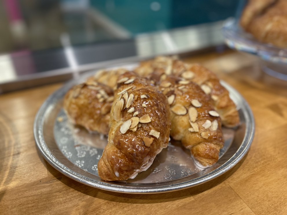 Icon Donuts & Sweetery- Cedar Falls Logo