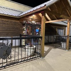Max's Garage - Main Street entrance