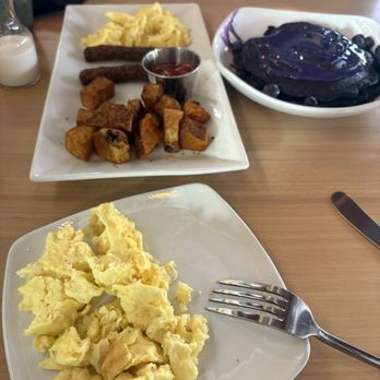 Easy Like Sunday - Combo plate that we started to split. - Southern Near Me - Greensboro, North Carolina