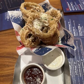 Gordon Ramsay Burger Las Vegas - Onion Rings (1/5) - Burgers Near Me - Las Vegas, Nevada Gordon Ramsay Burger Las Vegas - Onion Rings (1/5) - Burgers Near Me - Las Vegas, Nevada