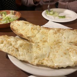 Garlic Bread with Mozzarella, Small Tossed Salad
