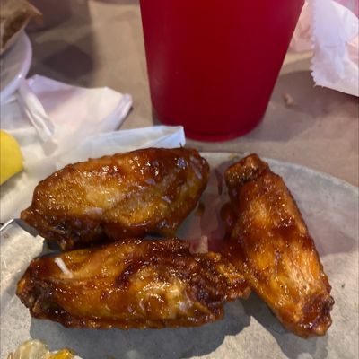 Pluckers Wing Bar by null