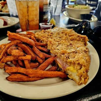 Farmhouse Cafe - Monte Cristo Sweet potatoe fries - American Near Me - Huntsville, Texas