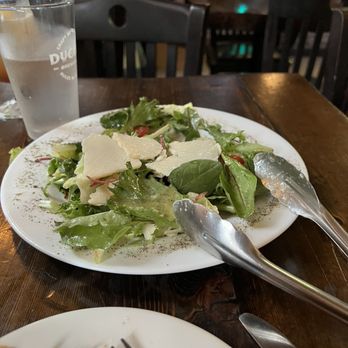 Battle Hill Tavern - House salad - Pizza Near Me - Brooklyn, New York Battle Hill Tavern - House salad - Pizza Near Me - Brooklyn, New York