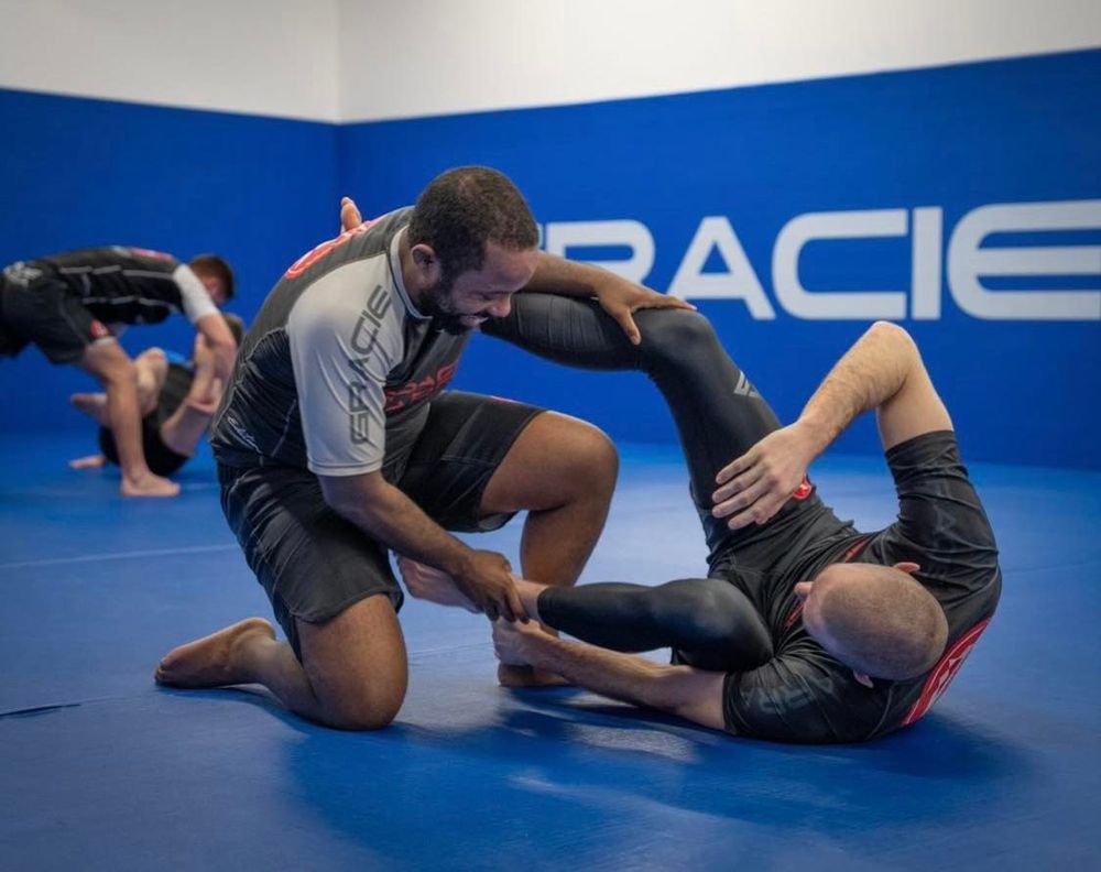 Gracie Barra Edmonds Logo