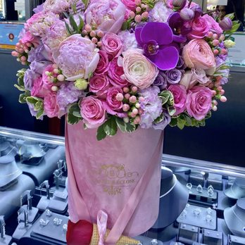 La Fleur Eclose - Happy Birthday mama! - Florists Near Me - Encino, California